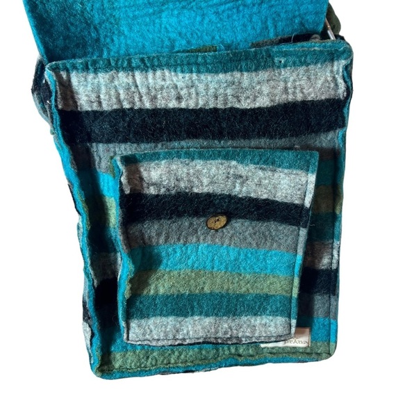 Prana Crossbody Purse - Picture 4 of 13